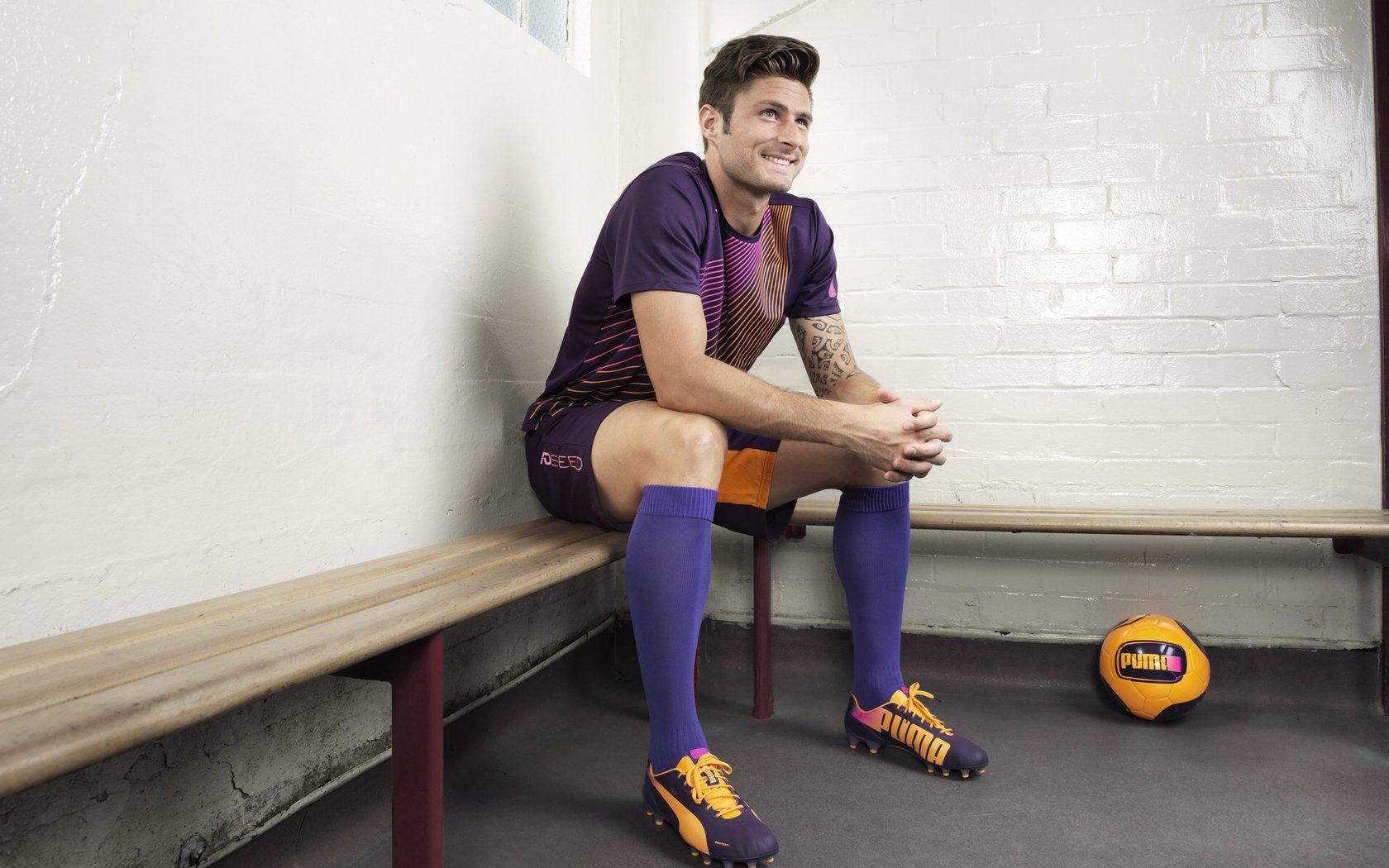 曼联与欧洲俱乐部的转会谈判进入白热化，曼联vs欧洲明星联队